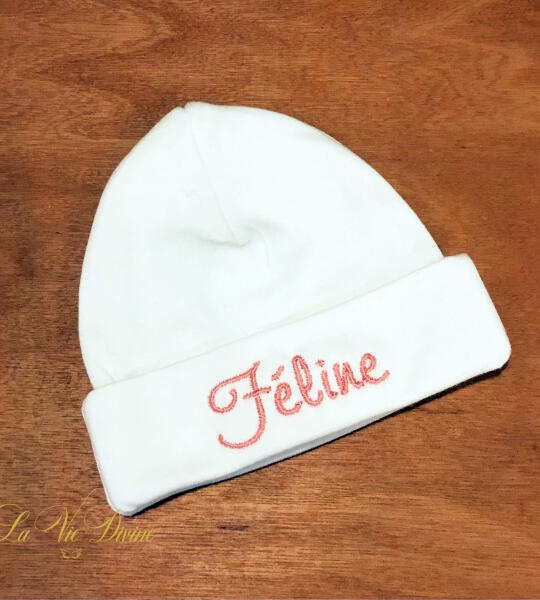 Babymuts met geborduurde naam